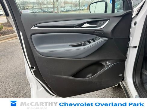 Used 2022 Buick Enclave Premium image 17