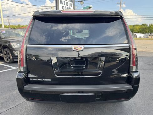 Used 2018 Cadillac Escalade Platinum AWD/4WD image 6