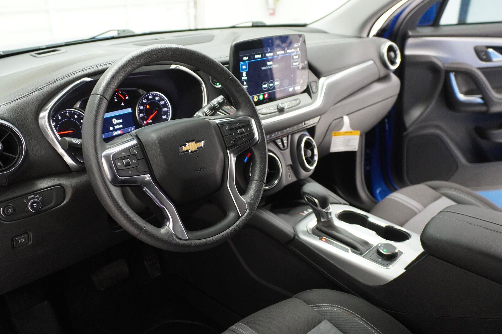 Used 2024 Chevrolet Blazer LT w/ Convenience Package FWD image 8