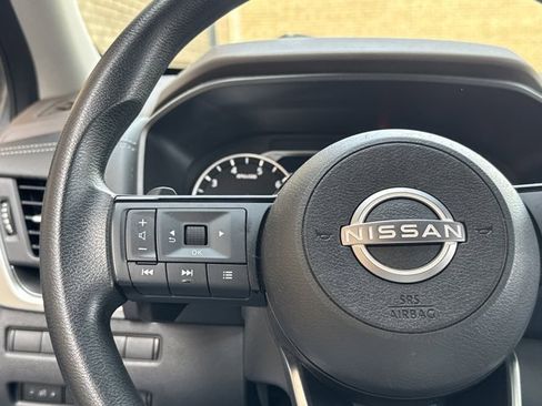 Used 2023 Nissan Rogue SV image 19