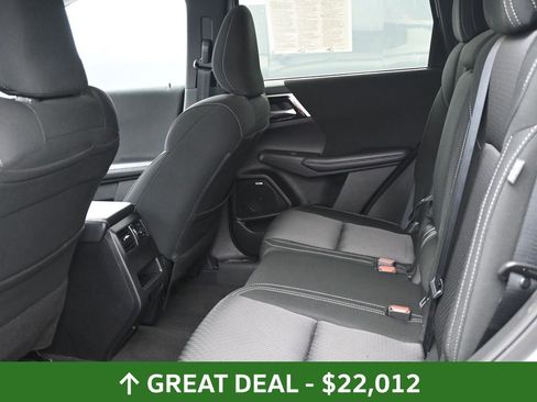 Used 2025 Mitsubishi Outlander ES image 36