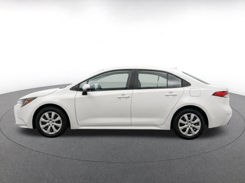 Used 2025 Toyota Corolla LE FWD image 4
