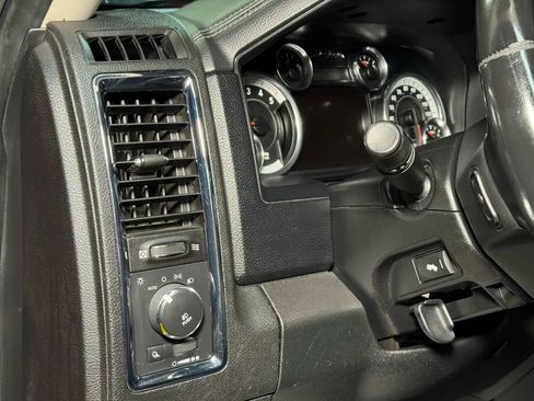 Used 2014 RAM 1500 Laramie RWD image 34