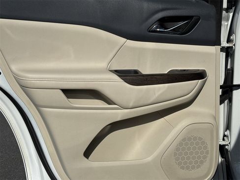 Used 2022 GMC Acadia Denali w/ Denali Technology Package image 21