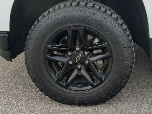 Used 2021 Chevrolet Silverado 1500 LT Trail Boss w/ Convenience Package II image 9