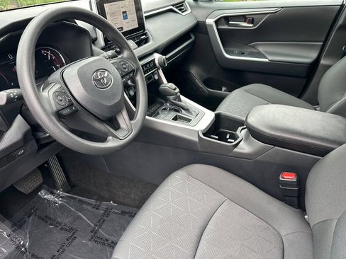Used 2024 Toyota RAV4 XLE w/ Convenience Package FWD image 9