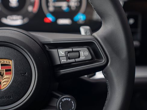 Certified 2025 Porsche Cayenne image 8