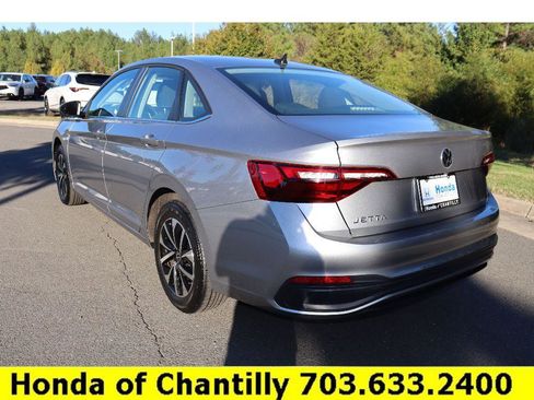 Used 2022 Volkswagen Jetta S image 5