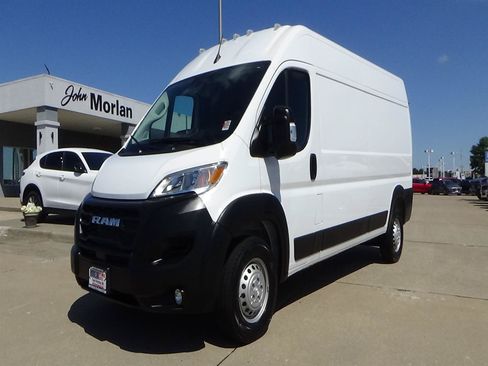 Used 2026 RAM ProMaster 2500 w/ Convenience Group FWD image 2