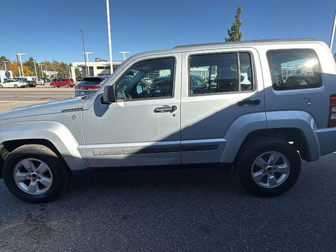 Used 2012 Jeep Liberty Sport image 4