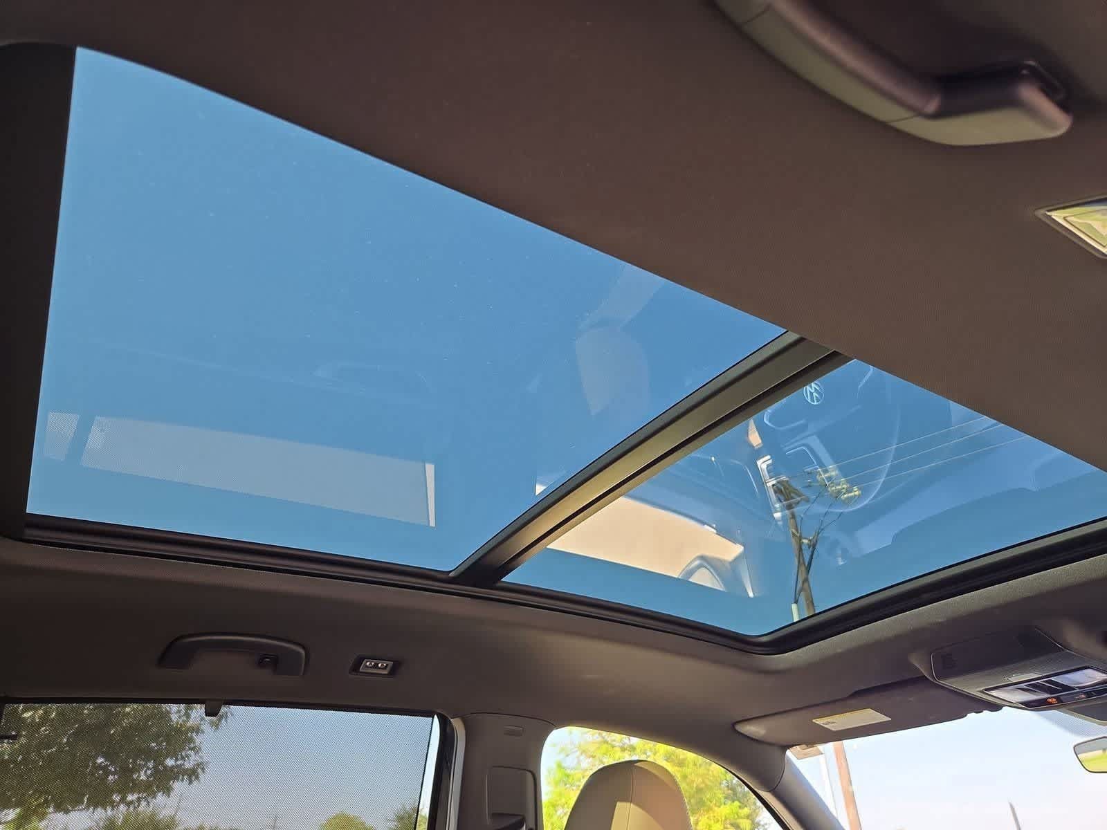Used 2024 Volkswagen Atlas Cross Sport SE w/ Panoramic Sunroof Package FWD image 20