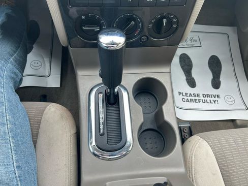 Used 2006 Ford Explorer XLT AWD/4WD image 25