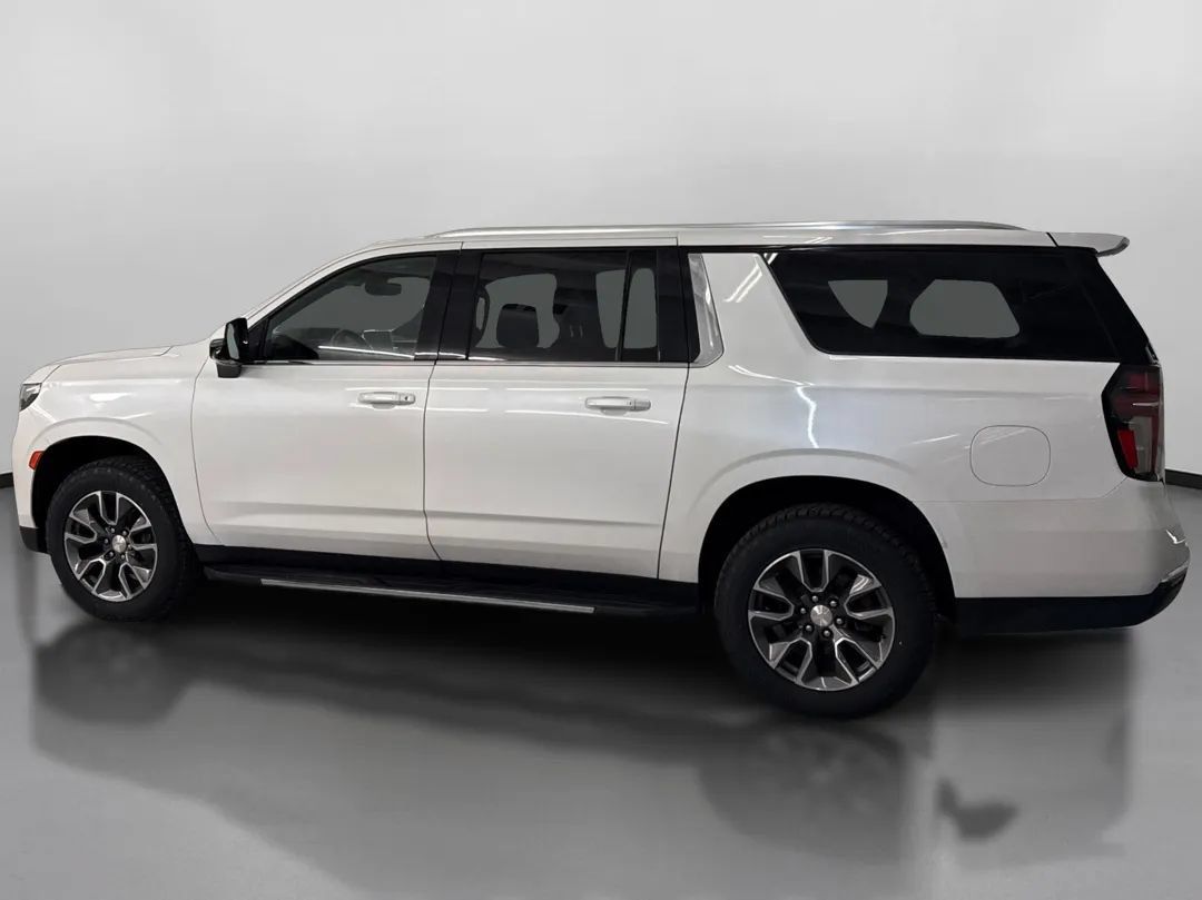 Used 2023 Chevrolet Suburban LT w/ LT Signature Plus Package AWD/4WD image 5