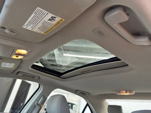 Used 2012 Ford Fusion SE FWD image 2