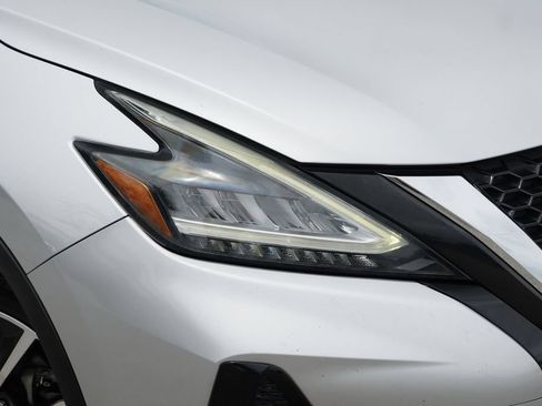 Used 2019 Nissan Murano SV FWD image 2
