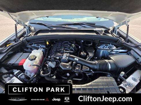 Used 2024 Jeep Grand Cherokee L Altitude AWD/4WD image 29
