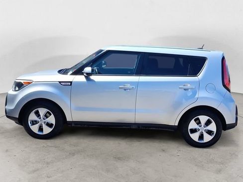 Used 2015 Kia Soul FWD image 2