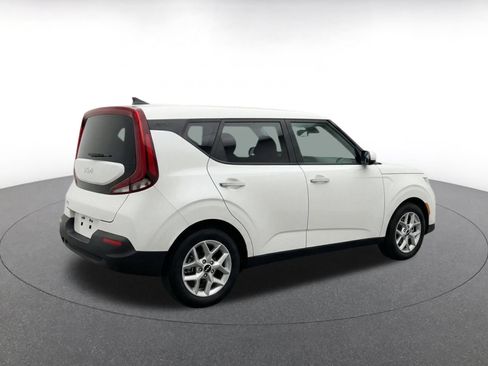 Used 2025 Kia Soul LX w/ LX Technology Package FWD image 9