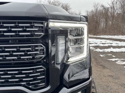 Used 2021 GMC Sierra 2500 Denali w/ Denali Black Diamond Edition image 10