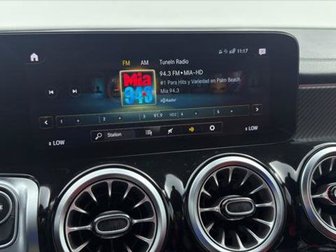 Used 2022 Mercedes-Benz GLB 250 image 28