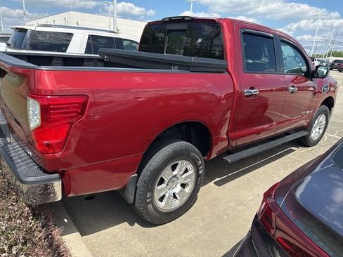 Used 2017 Nissan Titan SV image 6
