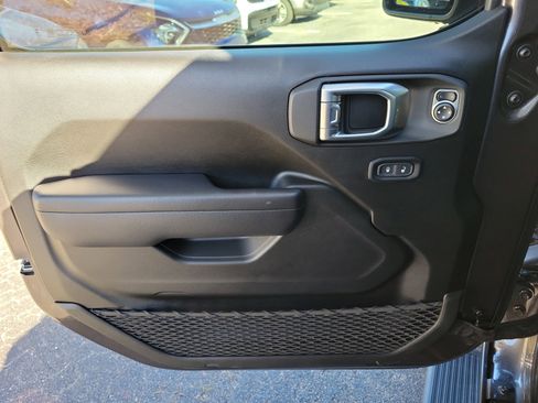 Used 2024 Jeep Wrangler Sport S image 19