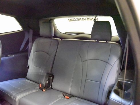 Used 2024 Buick Enclave Premium image 7