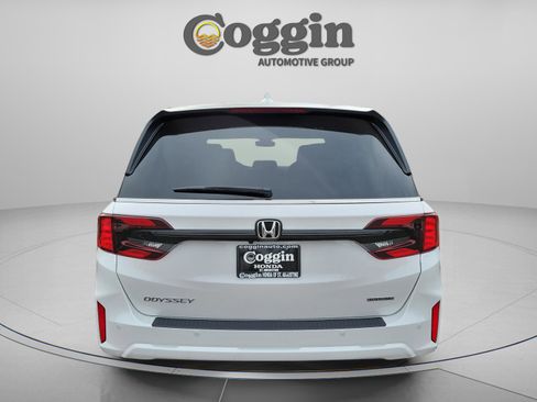New 2026 Honda Odyssey Touring image 4