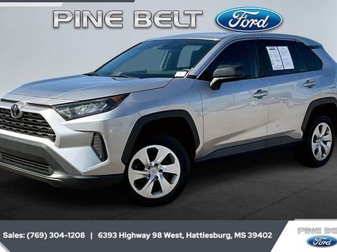 Used 2022 Toyota RAV4 LE image 10