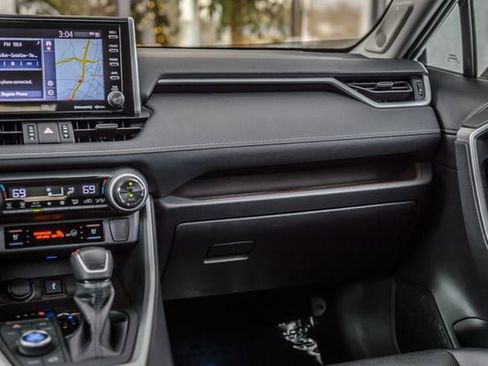 Used 2020 Toyota RAV4 Limited image 33