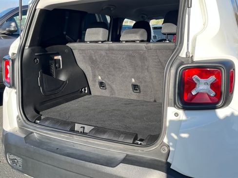 Used 2023 Jeep Renegade Latitude image 10