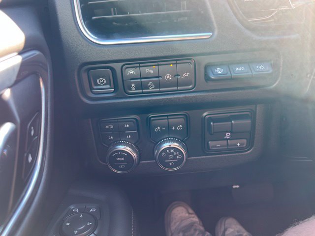 Used 2021 GMC Yukon XL AT4 w/ AT4 Premium Plus Package AWD/4WD image 13