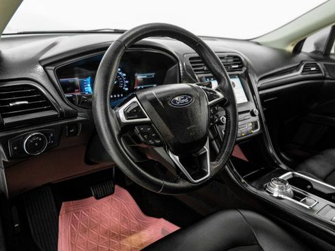 Used 2018 Ford Fusion SE w/ Equipment Group 201A FWD image 11