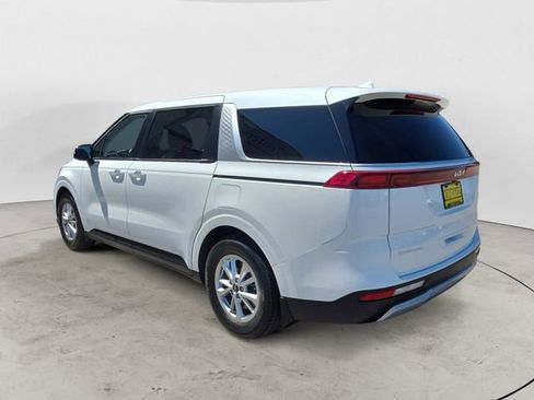 Used 2023 Kia Carnival LX w/ Paint Protection Package FWD image 3