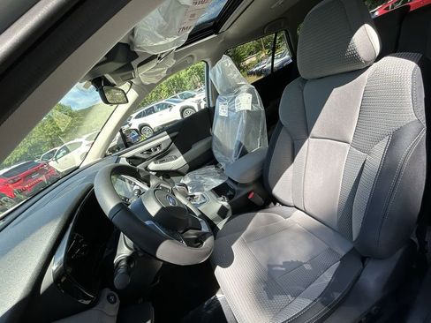 Used 2025 Subaru Outback Premium image 11
