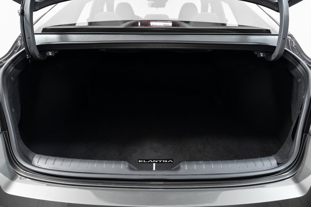 Certified 2026 Hyundai Elantra SE FWD image 38