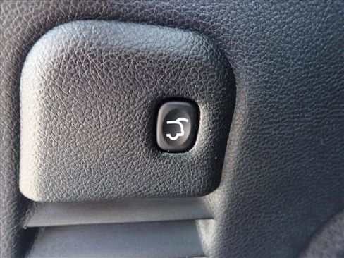 Used 2019 Jeep Grand Cherokee Altitude AWD/4WD image 9