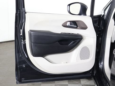 Used 2021 Chrysler Voyager Lxi FWD image 18