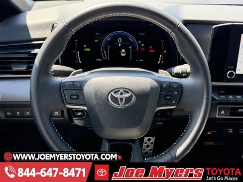 Used 2025 Toyota Camry SE w/ Convenience Package image 15
