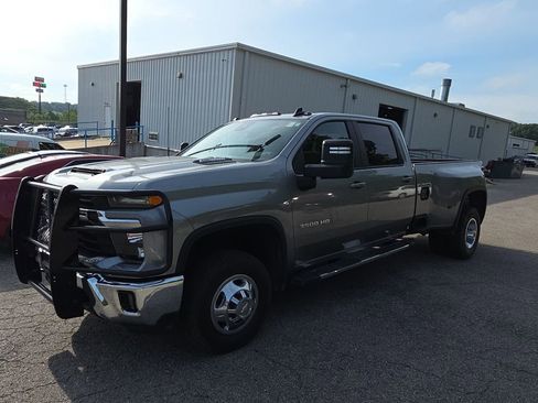 Used 2025 Chevrolet Silverado 3500 LT AWD/4WD image 3