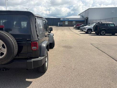 Used 2016 Jeep Wrangler Unlimited Sport w/ Trailer Tow Group AWD/4WD image 7