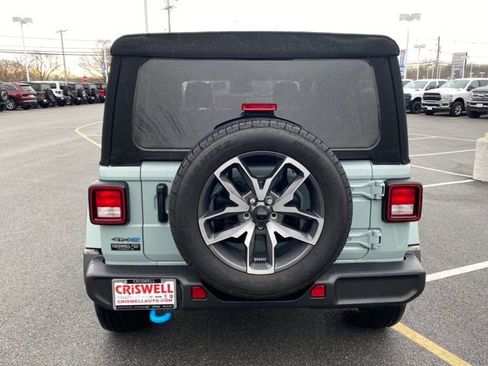 Used 2024 Jeep Wrangler Unlimited w/ Convenience Group AWD/4WD image 4