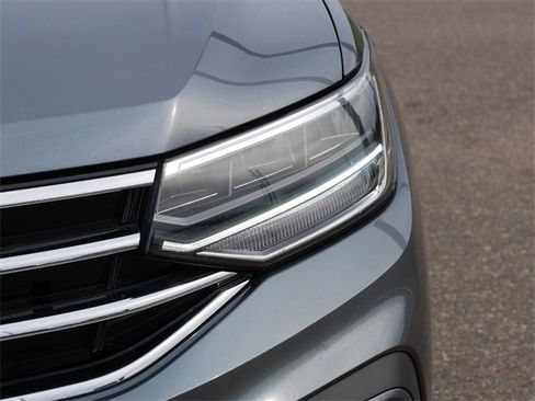 Certified 2024 Volkswagen Tiguan SE image 10