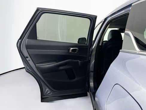 Used 2024 Kia Sorento S image 26