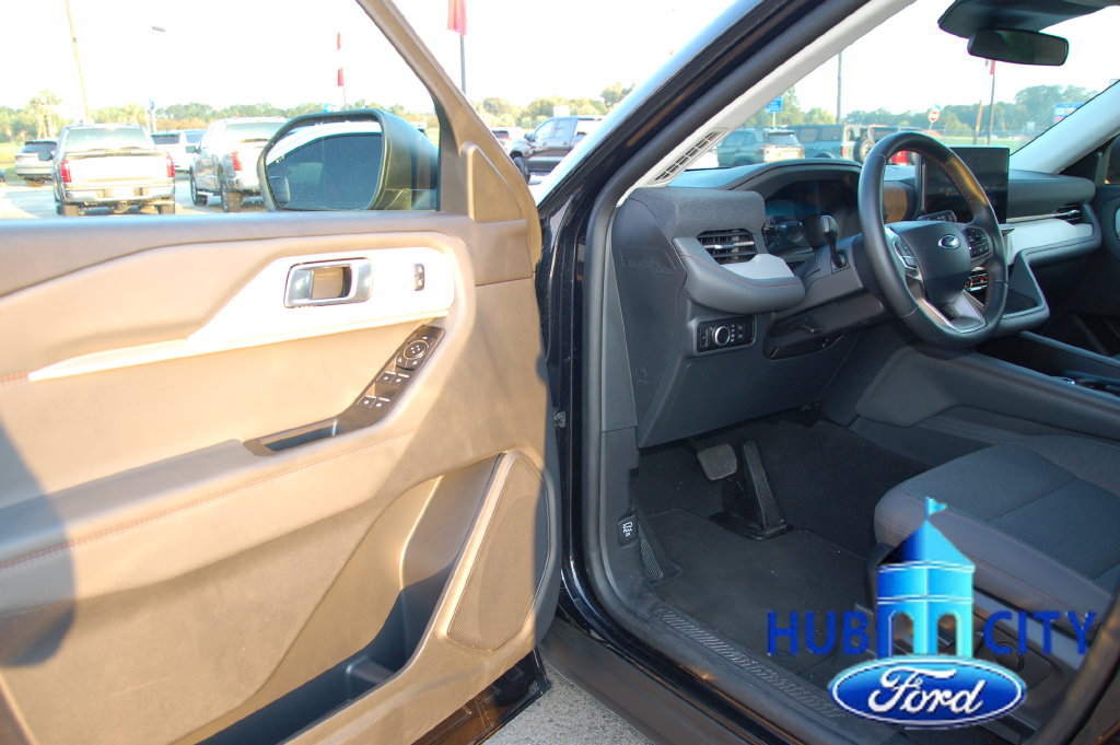 Used 2025 Ford Explorer Active RWD image 10