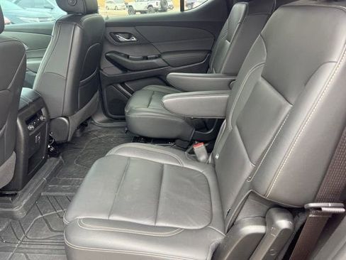 Used 2023 Chevrolet Traverse LT w/ Rear Camera Mirror Package FWD image 8