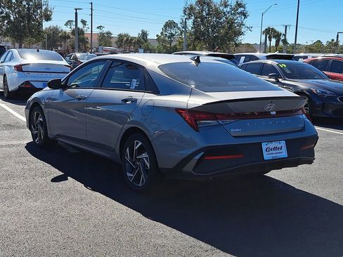 New 2025 Hyundai Elantra SEL image 4