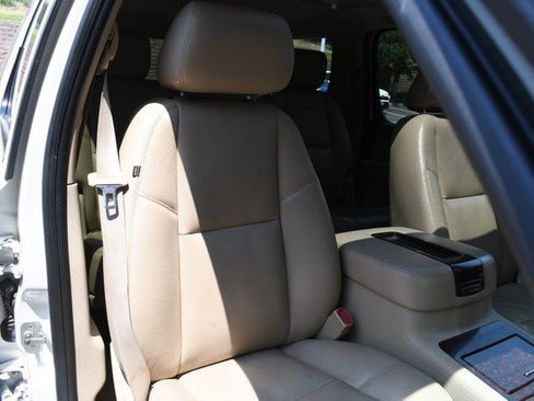 Used 2011 GMC Yukon XL Denali AWD/4WD image 27