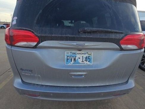 Used 2019 Chrysler Pacifica L image 7