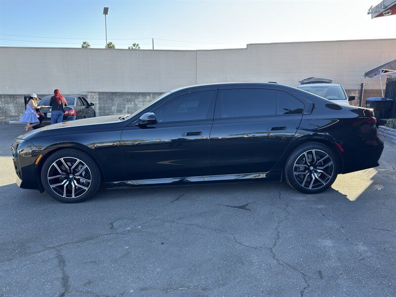 Used 2025 BMW i7 eDrive50 w/ M Sport Package RWD image 9